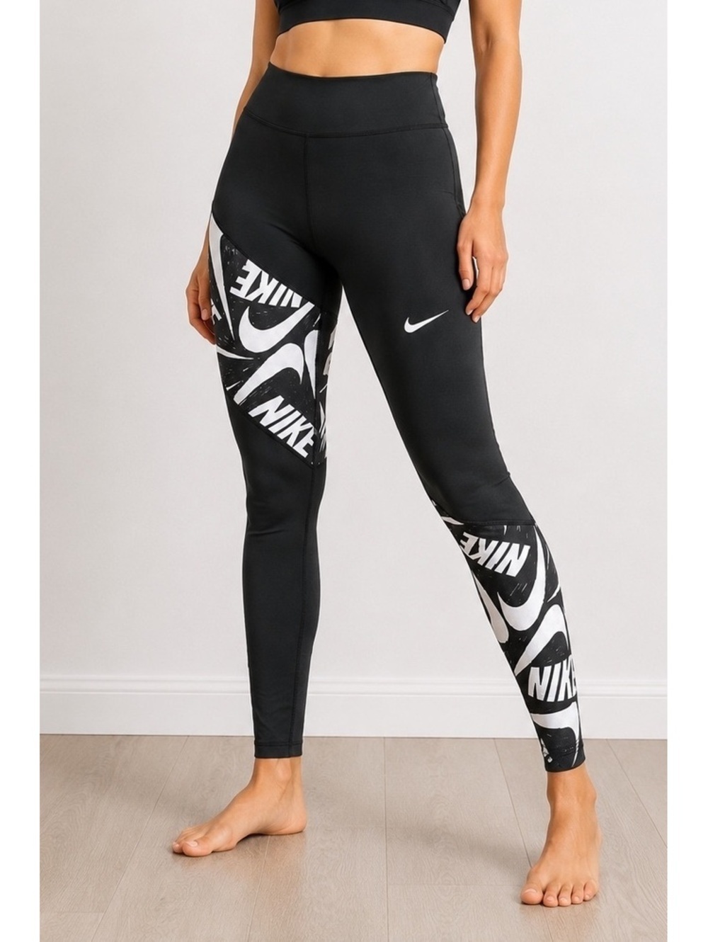 Nike Dri-FIT Graphic Logo Cropped Legging Women’s Size Large Black Athletic